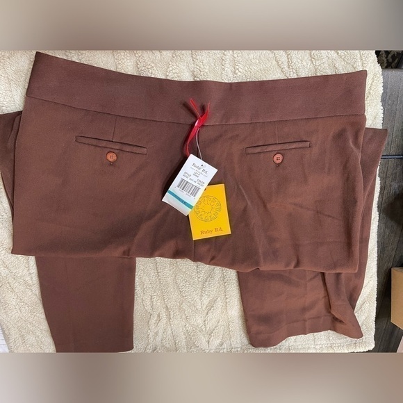 Woman’s Ruby Rd slacks - Picture 4 of 5